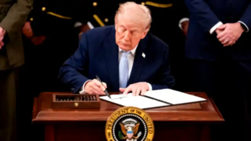 বাংলাদেশে অনলাইন শিক্ষার ভবিষ্যৎ: নতুন সম্ভাবনা ও চ্যালেঞ্জ