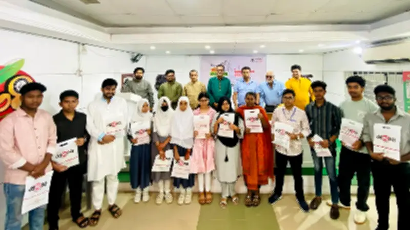 পাবনায় মুক্তিযুদ্ধ অলিম্পিয়াডে পুরস্কার বিজয়ী শিক্ষার্থীদের সংবর্ধনা