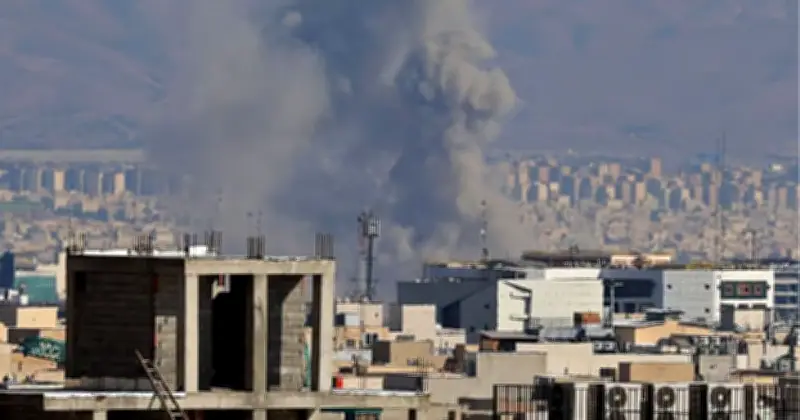 ইরানের কোম শহরে মার্কিন-ইসরায়েলি বিমান হামলায় ১৮ জন নিহত, ১০ জন আহত