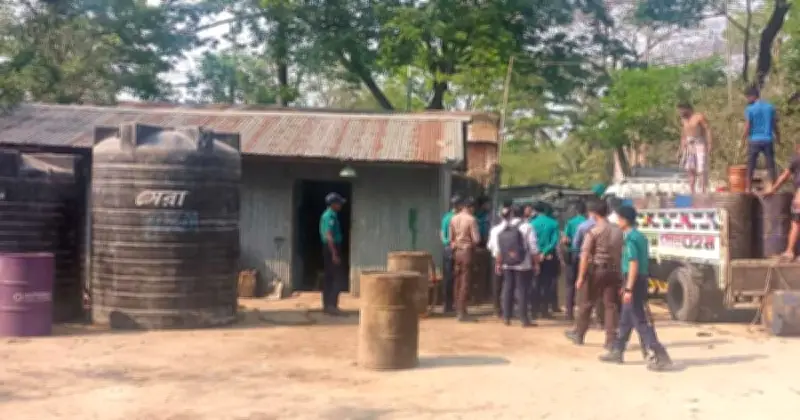 চট্টগ্রামের পতেঙ্গায় ৬ হাজার লিটার অবৈধ ডিজেল জব্দ, মামলা প্রস্তুত