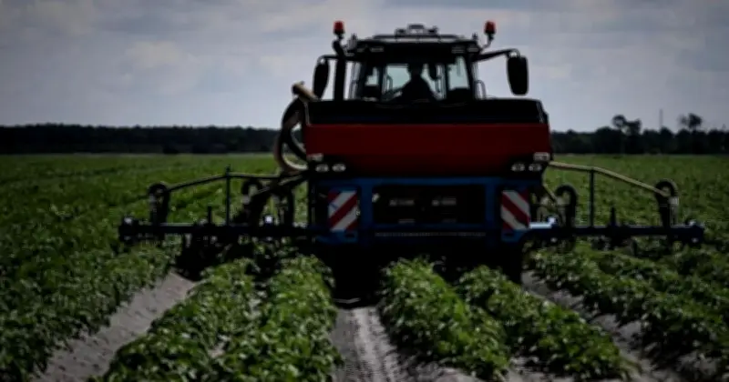 ইরান যুদ্ধের প্রভাবে বিশ্বজুড়ে কৃষকদের সংকট, সারের ঘাটতি ও খাদ্যমূল্য বৃদ্ধির আশঙ্কা