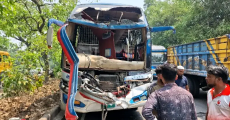 ফেনীর সিলোনিয়ায় বাস-ট্রাক সংঘর্ষে ১২ জন আহত, চালক-হেলপার পলাতক