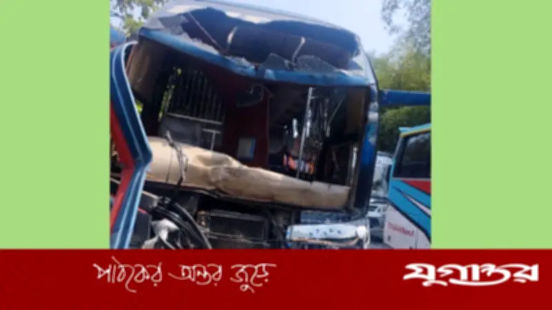 ফেনীতে বাস-ট্রাক সংঘর্ষে আহত ৩০, চালক-হেলপার পালিয়েছে