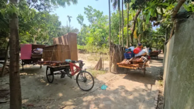 বাগেরহাটে সংঘর্ষের পর হামলার শঙ্কায় বাসিন্দারা মালামাল সরিয়ে নিচ্ছেন