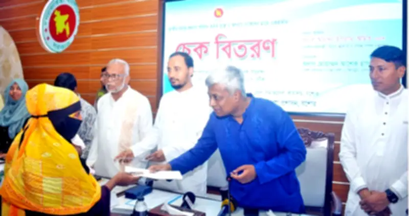 বাংলাদেশের অর্থনীতিতে রেমিট্যান্স প্রবাহের নতুন চিত্র: প্রবাসীদের আয় বৃদ্ধি ও চ্যালেঞ্জ