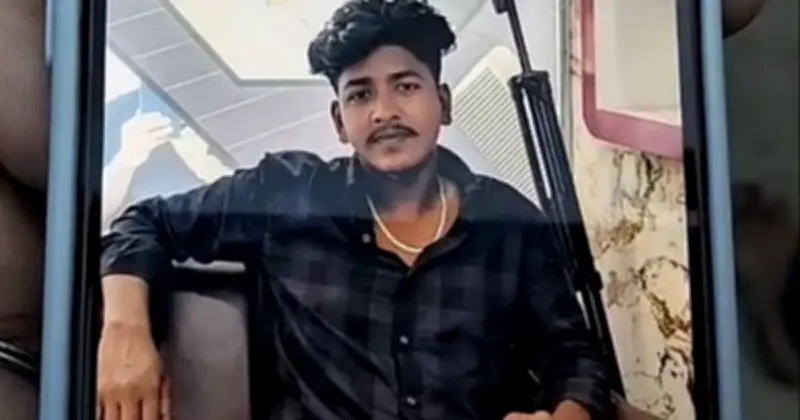 বাগেরহাটে কলেজ শিক্ষার্থী আমির হামজাকে সন্ত্রাসীদের গুলিতে হত্যা, বাবাকে জিম্মি করে রাখা হয়