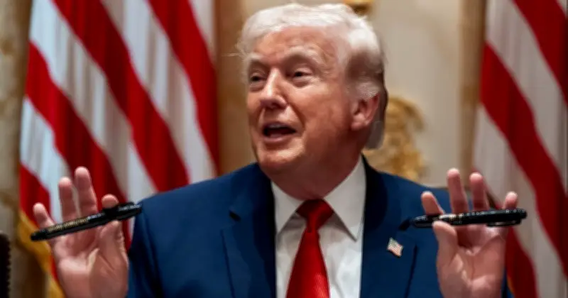 ইরান যুদ্ধ বন্ধে চাপে ট্রাম্প: হরমুজ প্রণালী উত্তেজনা ও সমঝোতার অনিশ্চয়তা