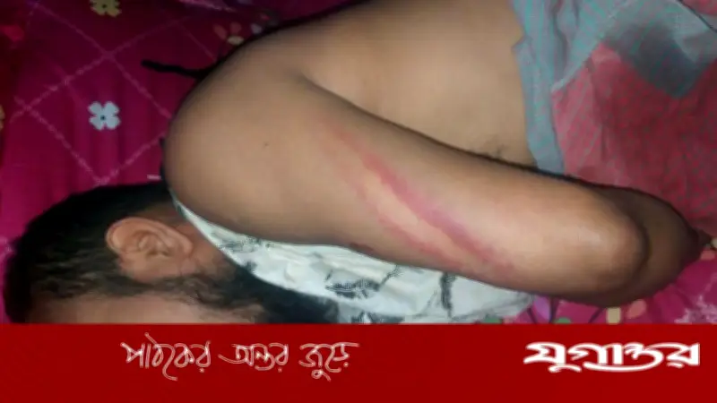 রাজশাহীতে আওয়ামী লীগ নেতাকে মারধর ও মোটরসাইকেল কেড়ে নেওয়ার অভিযোগ