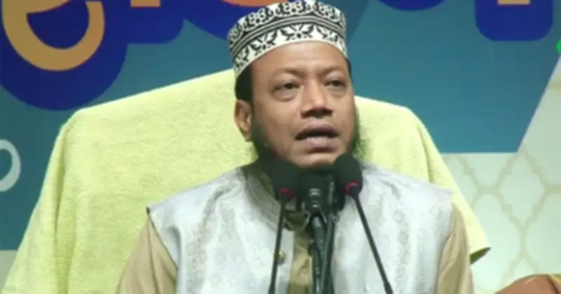 মুফতি আমির হামজার বিতর্কিত মন্তব্য: মন্ত্রী টুকুকে 'নাস্তিক ও ইসলামবিদ্বেষী' আখ্যা