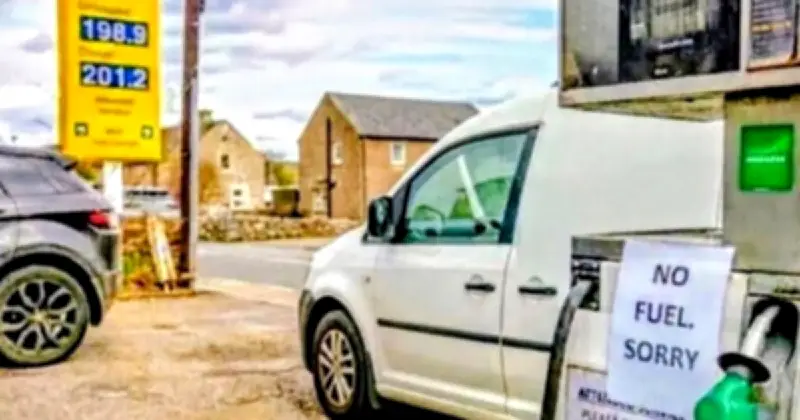যুক্তরাজ্যে জ্বালানি সংকট: পেট্রোল পাম্প বন্ধ, দাম রেকর্ড উচ্চতায়