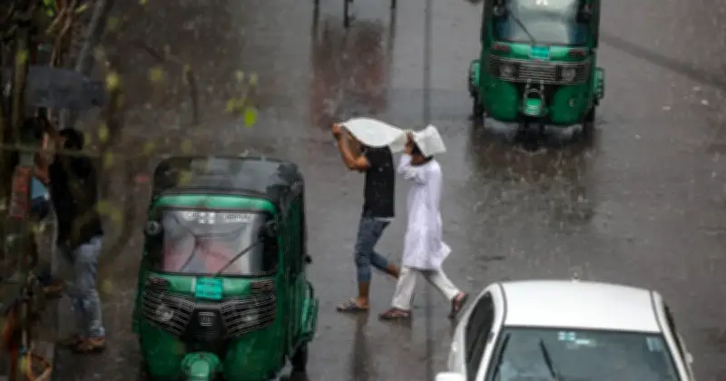 বাংলাদেশ আবহাওয়া অধিদপ্তরের পূর্বাভাস: ৮ বিভাগে বৃষ্টি ও বজ্রসহ বৃষ্টিপাতের সম্ভাবনা