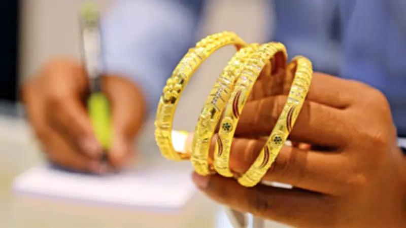 স্বর্ণের দাম বৃদ্ধি, পেট্রোল পাম্পে ট্যাগ অফিসার নিয়োগ ও নেপালের সাবেক প্রধানমন্ত্রী গ্রেপ্তার