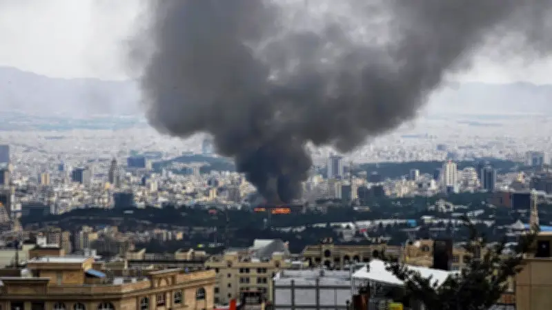 বৈশ্বিক সংকট ও অভ্যন্তরীণ উন্নয়ন: যুক্তরাষ্ট্র-ইরান বৈঠক থেকে স্বর্ণের দাম বৃদ্ধি পর্যন্ত