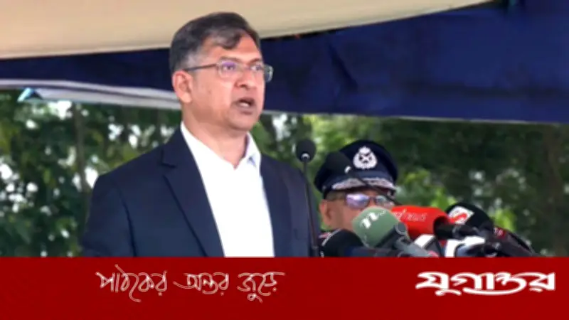 পুলিশের বর্তমান পোশাকে অসন্তুষ্টি, ঐতিহ্যমণ্ডিত পোশাক ফিরিয়ে আনার প্রতিশ্রুতি