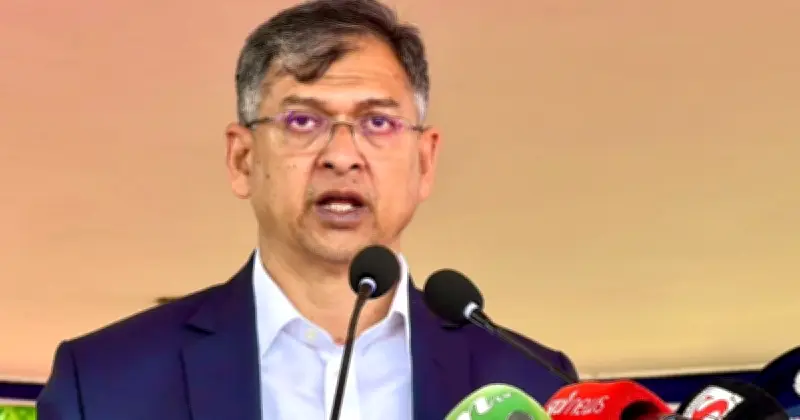 পুলিশের ঐতিহ্যবাহী পোশাক ফিরিয়ে আনতে আলোচনা চলছে: স্বরাষ্ট্রমন্ত্রী