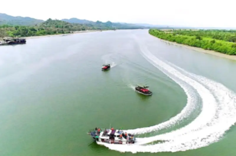 আরাকান আর্মির হাতে টেকনাফে ১৩ জেলে অপহরণ, নাফ নদীতে ঘটনা