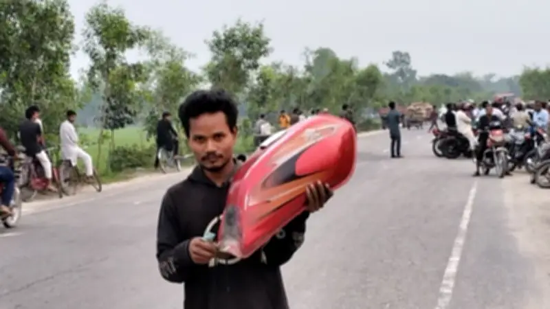 নীলফামারীতে কালবৈশাখী তাণ্ডবে ফসলের ব্যাপক ক্ষতি, চাটমোহরে ট্রেন থেকে পুলিশ আহত