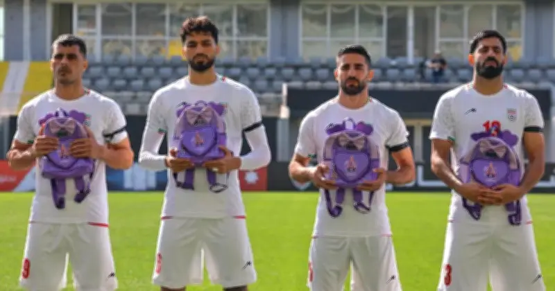ইরানের ফুটবল দলের বিদ্যালয় হামলার শোক: ম্যাচের আগে স্কুল ব্যাগ নিয়ে প্রতিবাদ