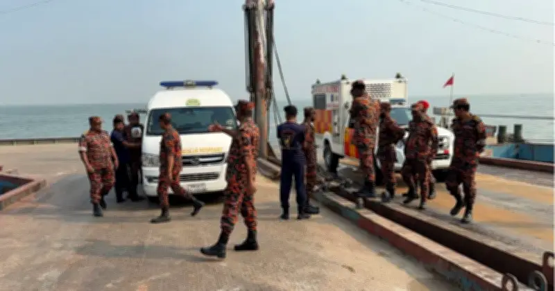 পদ্মা নদীতে ডুবে যাওয়া বাস উদ্ধারে পঞ্চম দিনেও চলছে তল্লাশি অভিযান