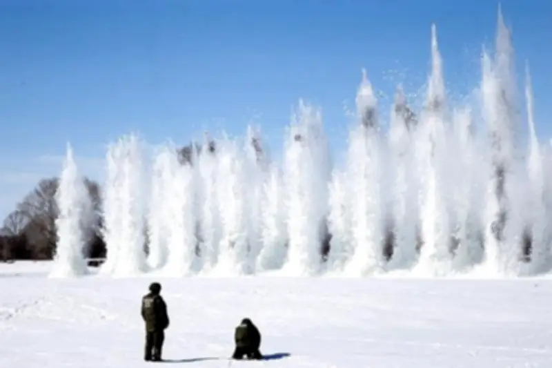 কাজাখস্তানে বন্যা রোধে নদীতে ডিনামাইট বিস্ফোরণ, বরফ গলানোর অভিনব কৌশল