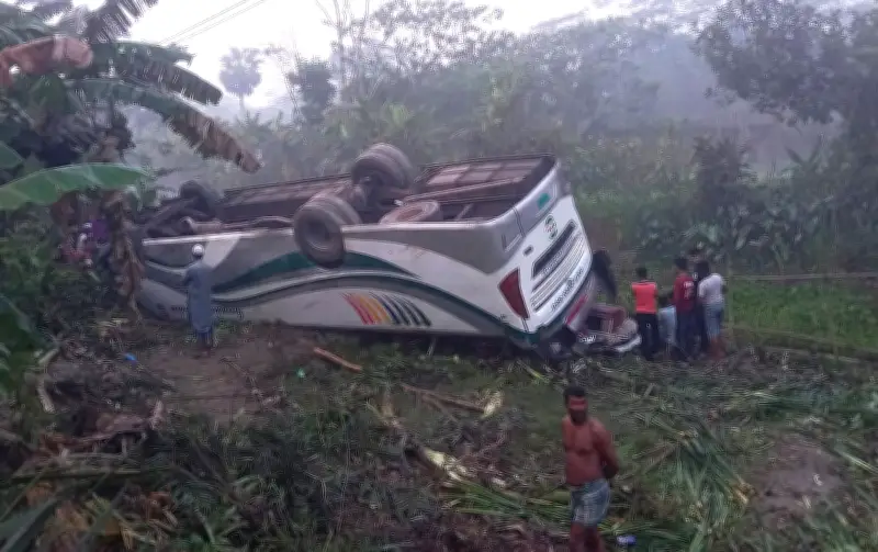 গৌরনদীতে বাস দুর্ঘটনায় এক যাত্রী নিহত, তিনজন গুরুতর আহত