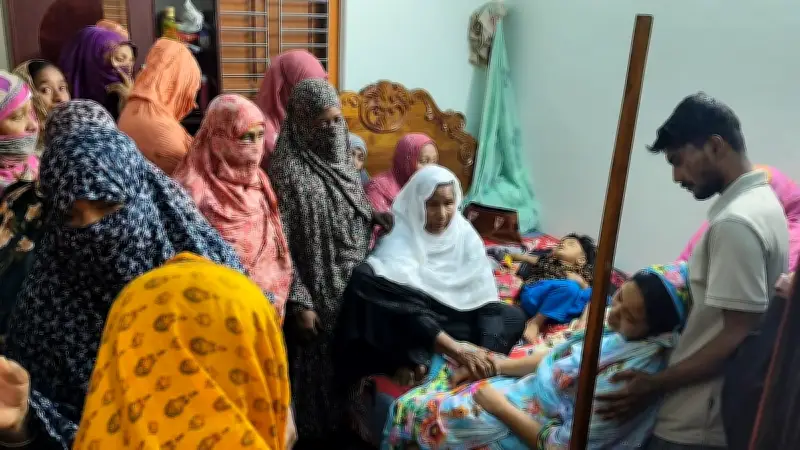 নড়াইলে জ্বালানি তেল না পেয়ে ট্রাকচাপায় নিহত নাহিদের স্ত্রীর আহাজারি, বিচার দাবি