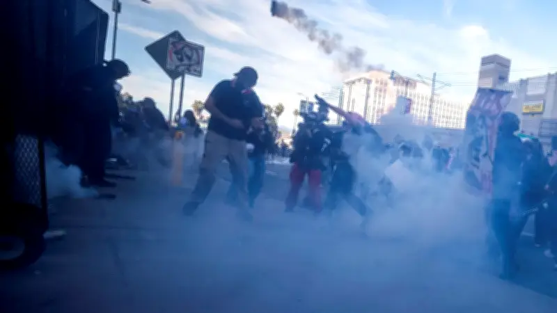 ট্রাম্পবিরোধী 'নো কিংস' বিক্ষোভে উত্তাল যুক্তরাষ্ট্র, হলিউড তারকা থেকে সাধারণ মানুষ