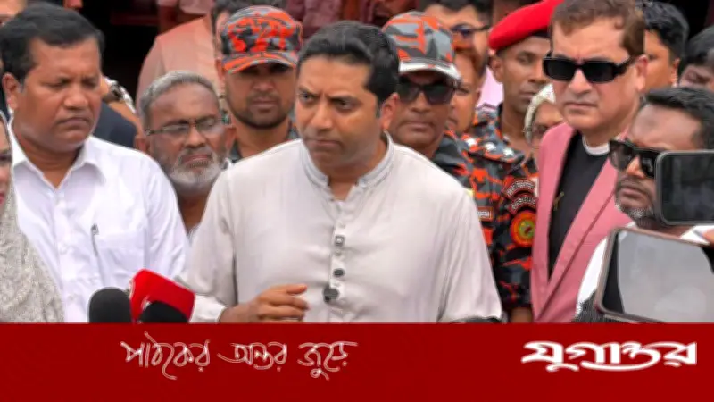 আগুনে ক্ষতিগ্রস্ত রায়েরবাজার কৃষি মার্কেট পরিদর্শন করলেন প্রতিমন্ত্রী ববি হাজ্জাজ