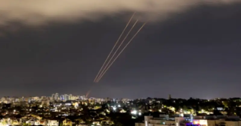 ইরান ও হিজবুল্লাহর যুগপৎ হামলায় ইসরায়েলের শতাধিক শহরে সতর্কতা