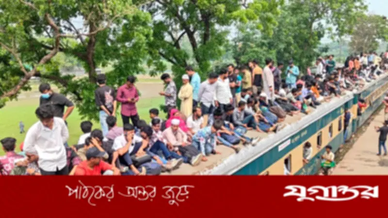 ঈদের পর ঢাকামুখী ট্রেনে তিলধারণের ঠাঁই নেই, ছাদেও উপচেপড়া ভিড়