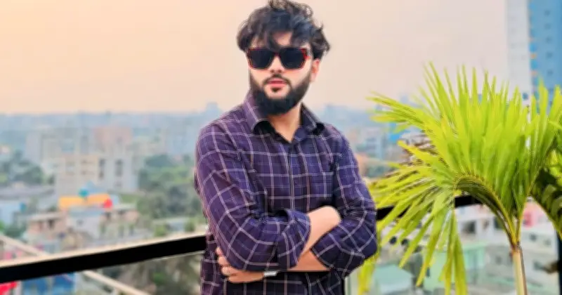 পুলিশের হাতে আটক আলোচিত কনটেন্ট ক্রিয়েটর আর এস ফাহিম
