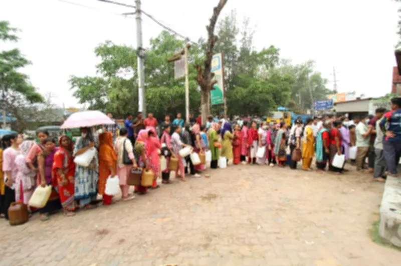 রাঙামাটিতে জ্বালানি তেলের সংকট: নির্ধারিত সময়ে বিক্রি, তবুও দীর্ঘ সারি