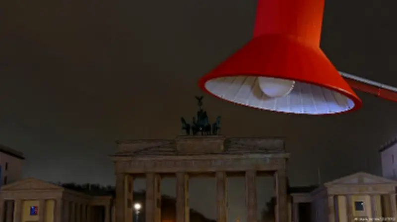 আর্থ আওয়ারে বিশ্বজুড়ে আলো নিভিয়ে জলবায়ু সচেতনতার বার্তা