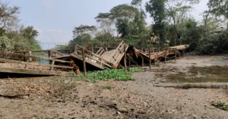 কুয়াকাটায় ভাঙা আয়রন সেতুর স্থায়ী সমাধান নেই, ঝুঁকিতে ১০ হাজার মানুষ