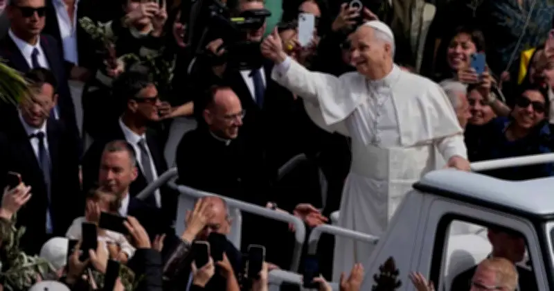 পোপ লিও চতুর্দশের স্পষ্ট বার্তা: ঈশ্বর যুদ্ধকে বৈধতা দেন না, শান্তির রাজা তিনি