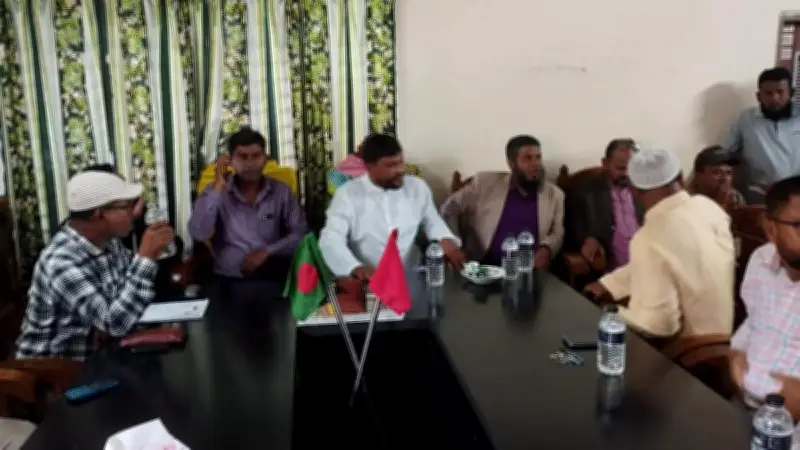 পার্বতীপুরে তেল পাচার মামলার প্রতিবাদে শ্রমিকদের কর্মবিরতি প্রত্যাহার