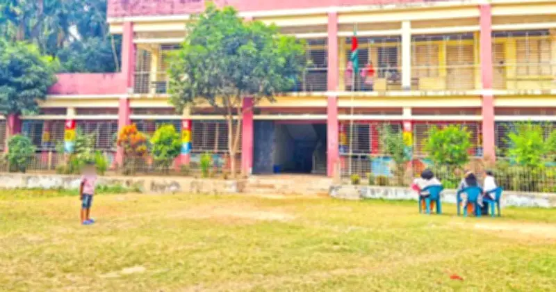 আনোয়ারা উপজেলায় স্কুল ফিডিং কর্মসূচির প্রথম দিনেই ৪০ বিদ্যালয়ে খাবার পৌঁছায়নি