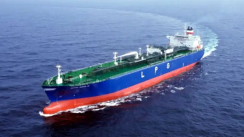 হরমুজ প্রণালী ও ইরান-ইসরায়েল উত্তেজনা: জাহাজ চলাচল, হামলা ও রাজনৈতিক বিতর্ক