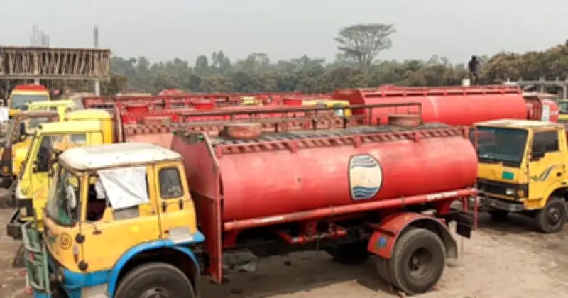 রংপুরে ট্যাংকলরি শ্রমিকদের কর্মবিরতি প্রত্যাহার, উত্তরের আট জেলায় জ্বালানি তেল সরবরাহ শুরু