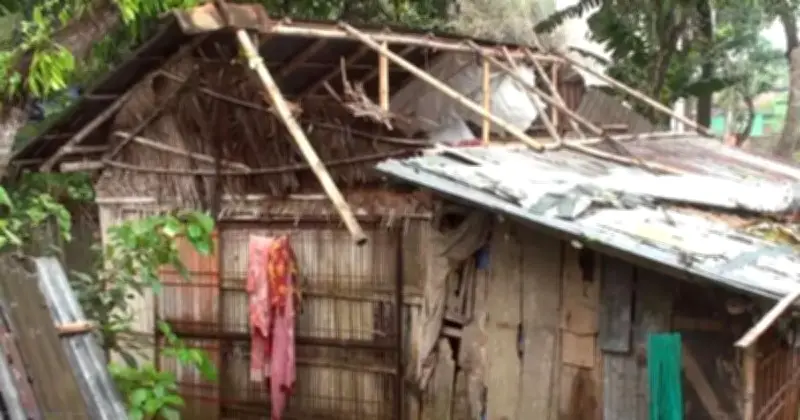 সাতক্ষীরায় কালবৈশাখীর তাণ্ডব: ঘরবাড়ি বিধ্বস্ত, কৃষি জমি ক্ষতিগ্রস্ত