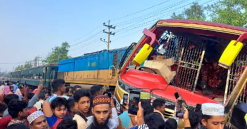 কুমিল্লার ট্রেন-বাস সংঘর্ষ তদন্ত প্রতিবেদন জমা: ৬ ব্যত্যয় ও ৮ সুপারিশ