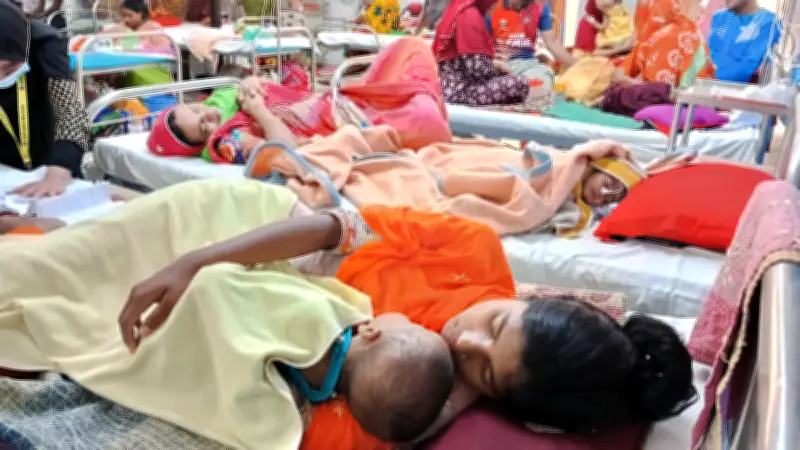 রাজশাহী মেডিকেলে আইসিইউ সংকট: হামে আক্রান্ত শিশুদের মৃত্যুর মিছিল