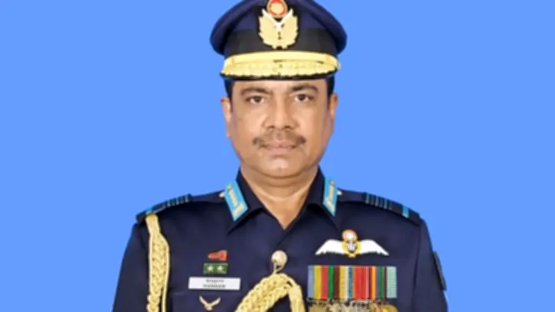 সাবেক বিমান বাহিনী প্রধান হান্নান ও স্ত্রীর আয়কর নথি জব্দ, সাবেক প্রধান বিচারপতি গ্রেপ্তার