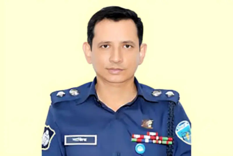 চট্টগ্রাম পুলিশ সুপার নাজির আহমেদ খান বাথরুমে পড়ে গুরুতর আহত, ঢাকায় চিকিৎসাধীন