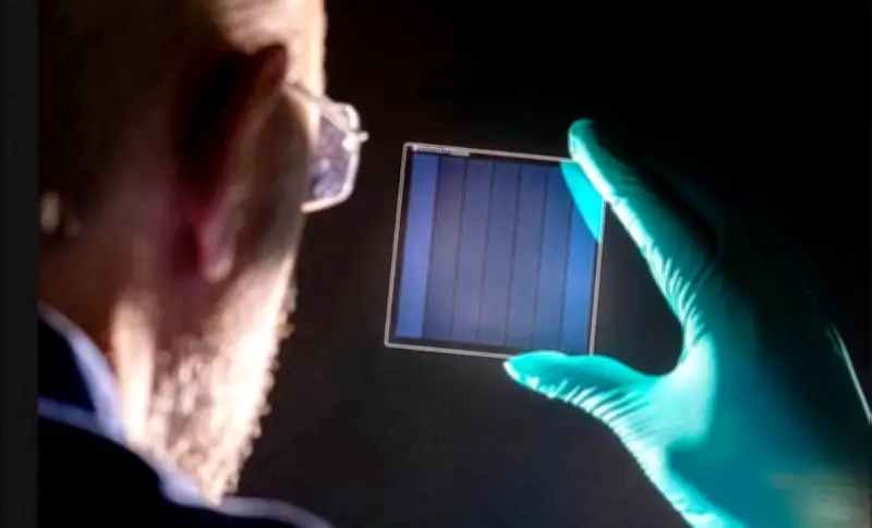 মাইক্রোসফটের নতুন উদ্ভাবন: কাচের ভেতরে দীর্ঘমেয়াদী তথ্য সংরক্ষণ প্রযুক্তি