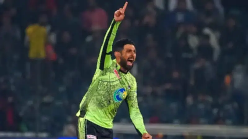 পিএসএলে নিরাপত্তা বিধি লঙ্ঘনের অভিযোগ, সিকান্দার রাজা ও শাহিন আফ্রিদির বিরুদ্ধে পুলিশের চিঠি