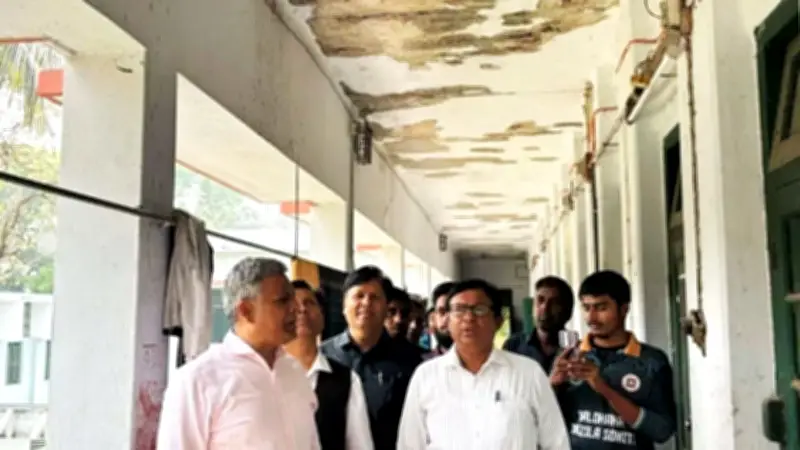 রাবির দুই আবাসিক হল ‘ঝুঁকিপূর্ণ’ ঘোষণা, ট্রাকভর্তি জ্বালানি তেলসহ আটক ৫ নসিমন-ইজিবাইক সংঘর্ষে বৃদ্ধ নিহত