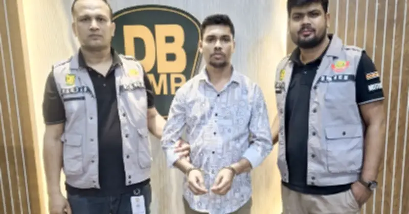 ফেসবুকে ভুয়া অ্যাকাউন্ট খুলে প্রতারণার অভিযোগে যুবক গ্রেফতার