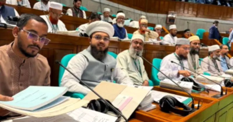 সংসদে নামাজ আদায়ে এমপির জুতা হারানোর মজার ঘটনা, ফেসবুকে আবেদন