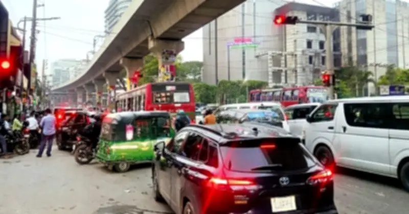 মধ্যপ্রাচ্য যুদ্ধের প্রভাবে জ্বালানি সংকট: সরকারের হোম অফিস ও ছুটি বাড়ানোর পরিকল্পনা